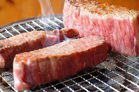 まさに肉のエアーズロック〃豊後牛「頂」１ポンド極厚ステーキ